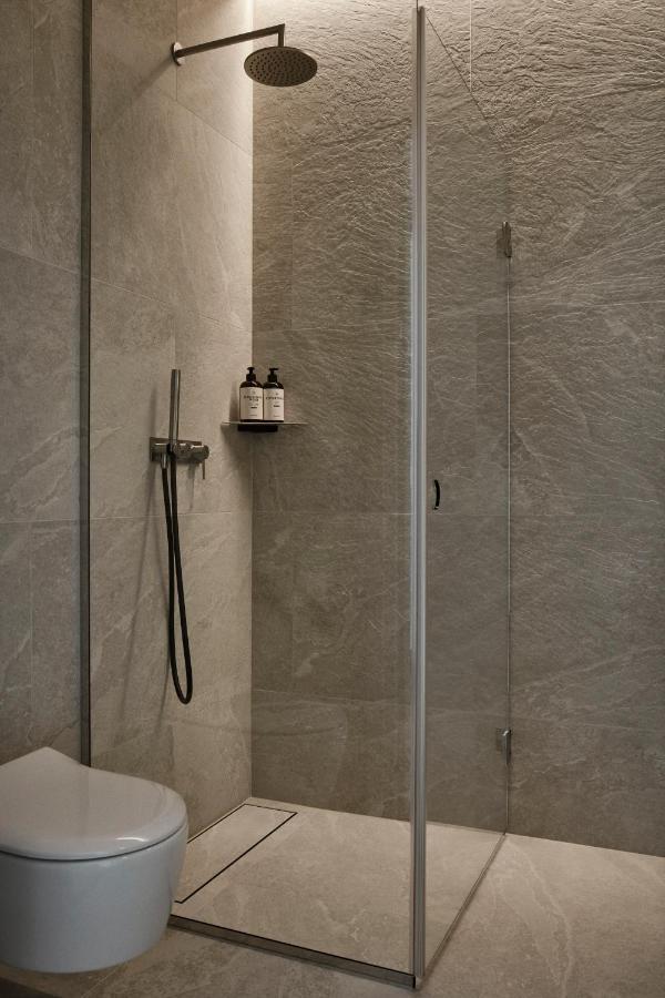 Runo Hotel Porvoo Luaran gambar A shower with a shower door