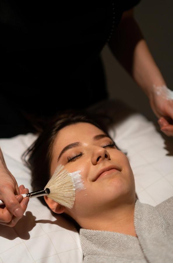 Runo Hotel Porvoo Luaran gambar A woman receiving a facial